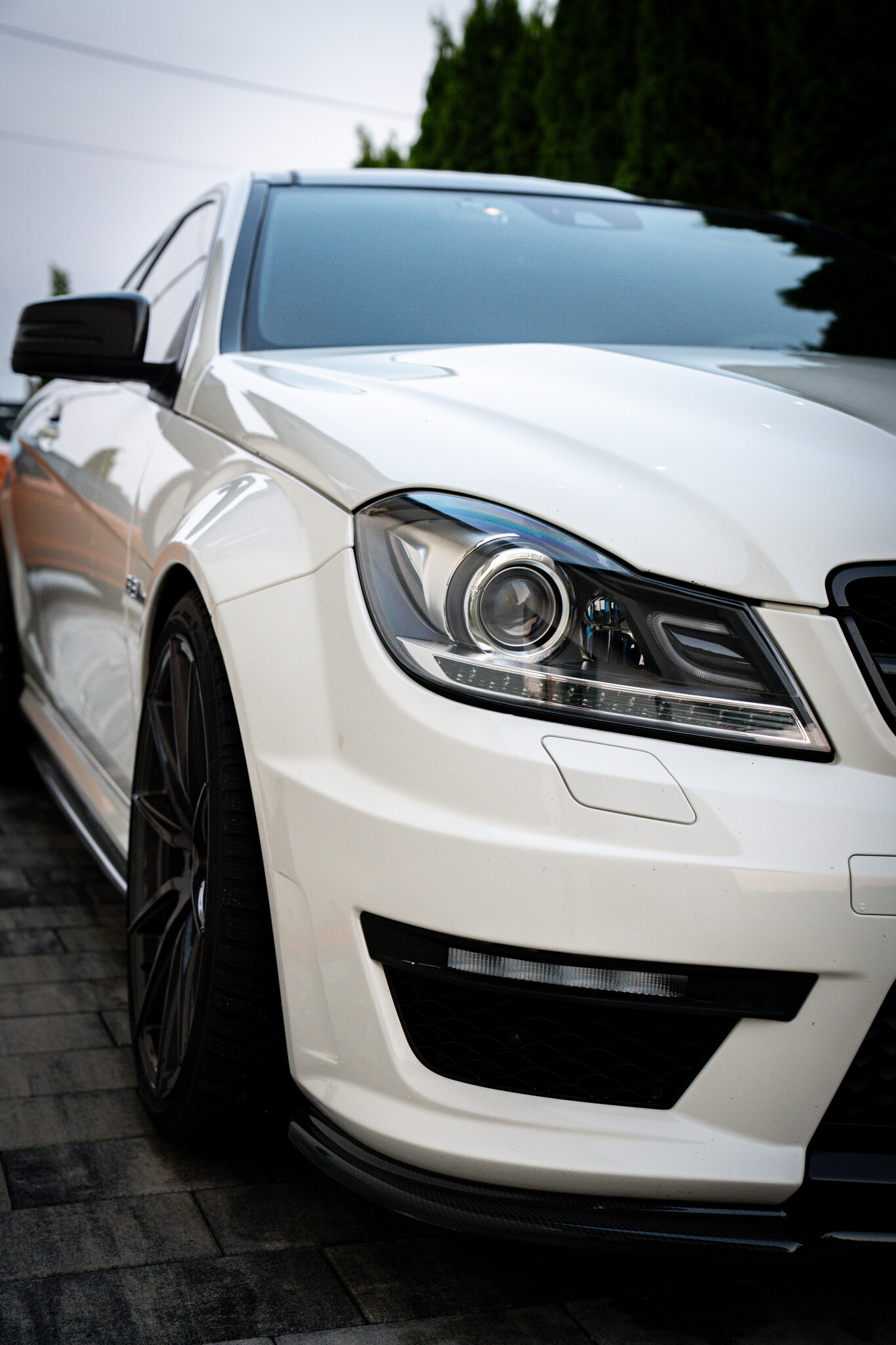 Mercedes C63 AMG samochód do sesji ślubnej