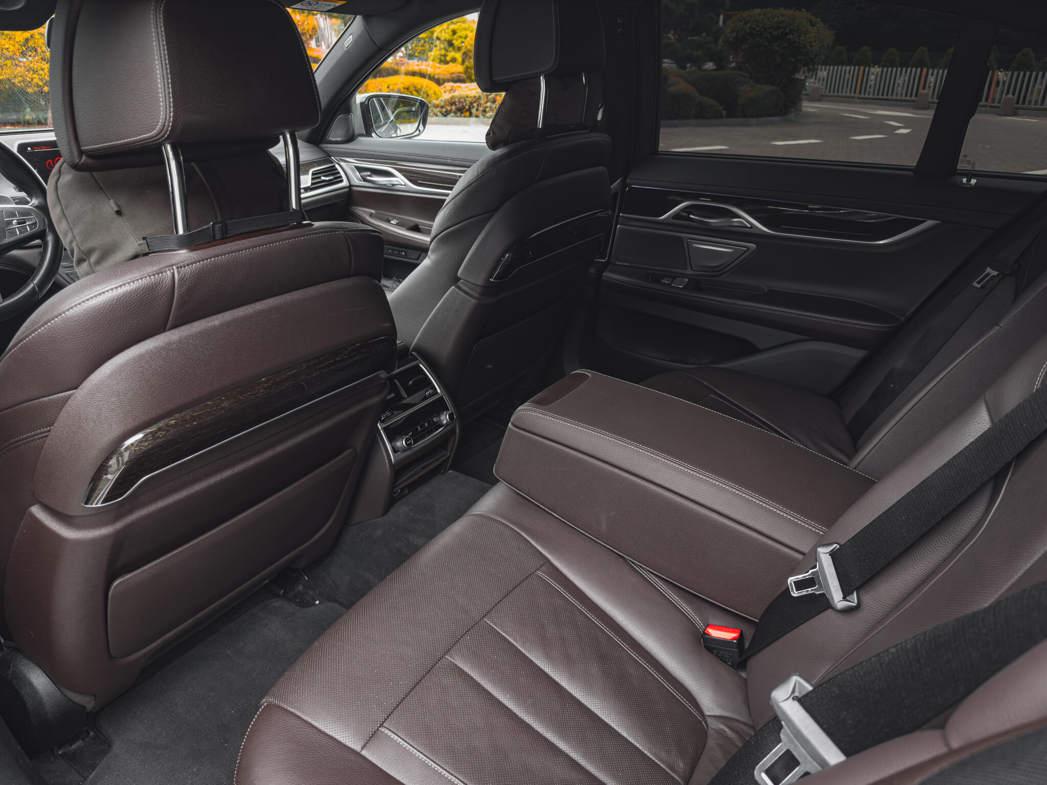Wnętrze BMW 730d auta do ślubu